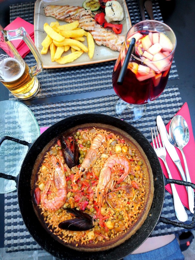Restaurant pour déguster une délicieuse paella près de la plage la Barceloneta.