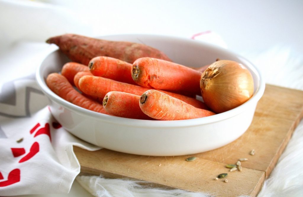 Ingrédients pour faire un velouté de carottes. 