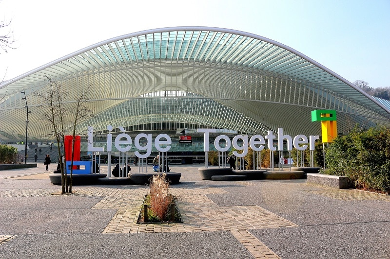 Gare de Liège Guillemins. Par l'architecte Santiago Calatrava Valls considérée comme l'une des plus belles gares du monde. 