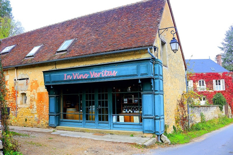 cave à vin du domaine de villeray en Normandie. 