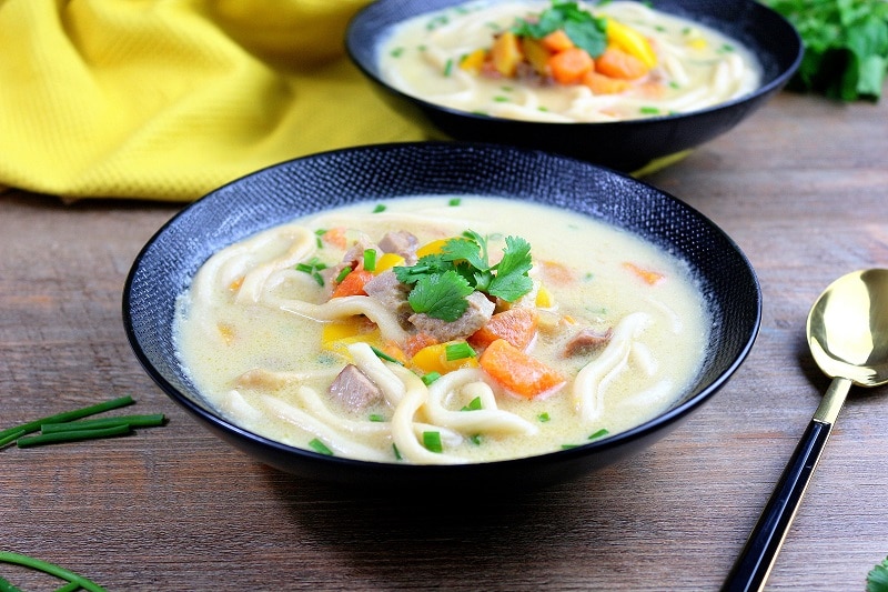 Recette de soupe thai réconfortante et facile à faire. 