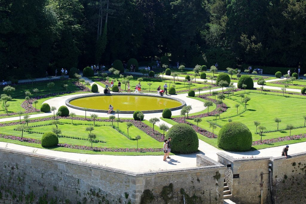 Jardin de Catherine de Médicis au château de chenonceau. 