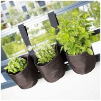 triple-jardiniere-suspendue-en-pvc-pour-balcon only laurie